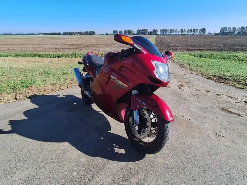 Honda CBR 1100 - foto 2