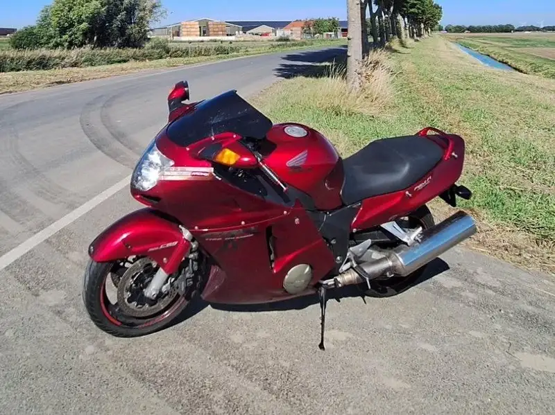 Honda CBR 1100 - foto 3