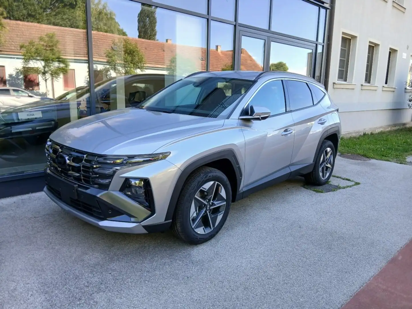 Hyundai TUCSON NX4 Comfort Line 1,6 T-GDi HEV 2WD AT t7hc1 Silber - 1