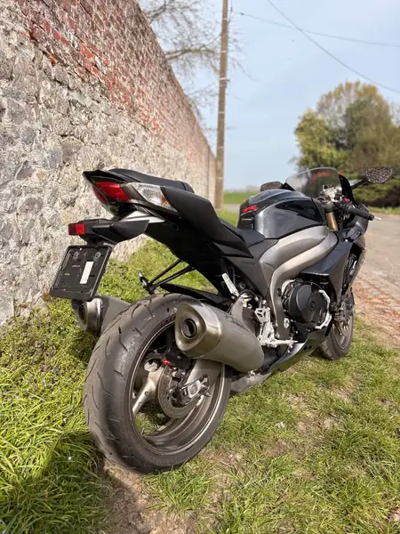 Suzuki GSX-R 1000 - foto 2