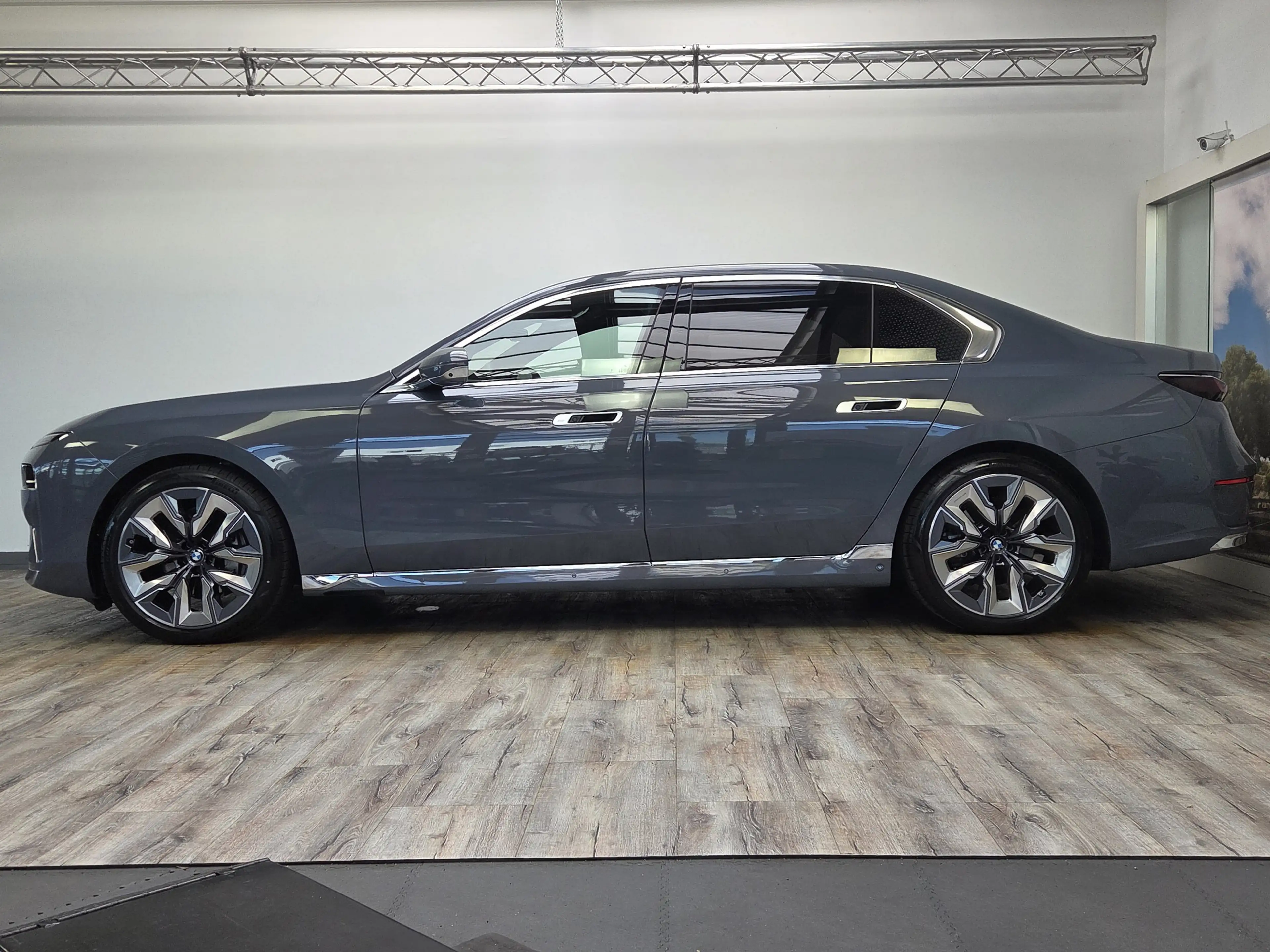 BMW 740 xDr Design Pure Excellence TV Lounge 21Zoll — photo 3