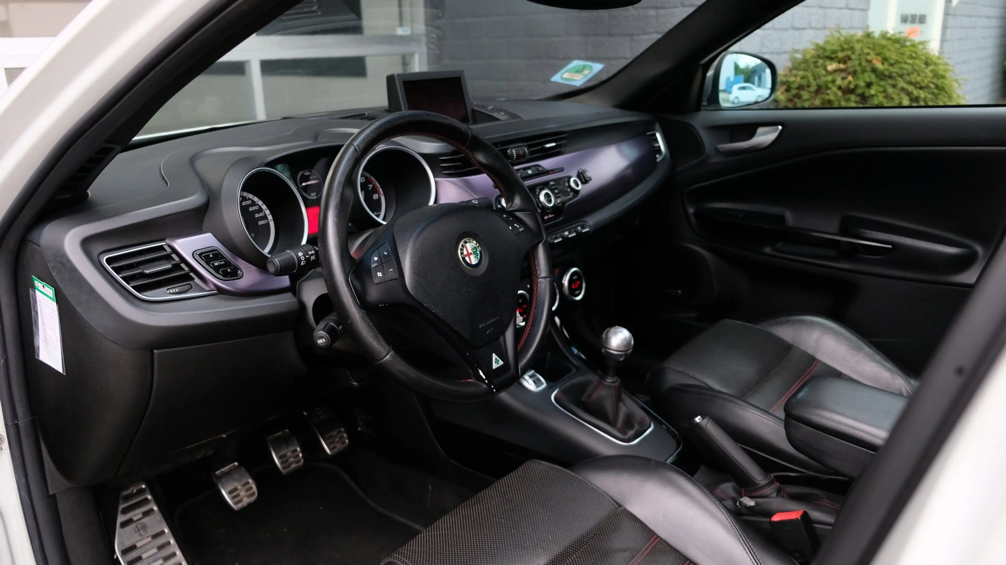 Alfa Romeo Giulietta 1.7 TBi Quadrifoglio Verde |Bose|Leder|Pano|Xenon — photo 6