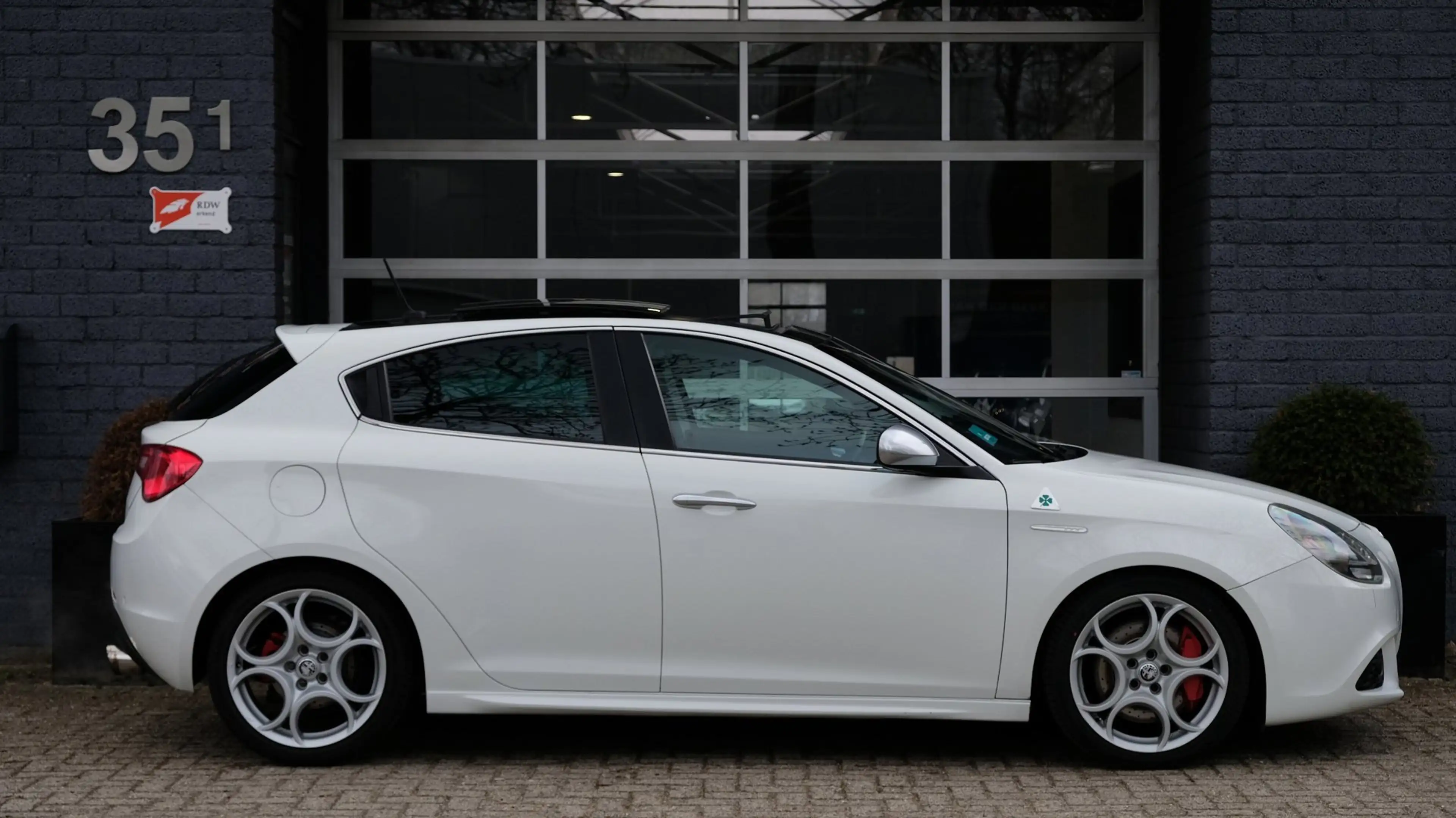 Alfa Romeo Giulietta 1.7 TBi Quadrifoglio Verde |Bose|Leder|Pano|Xenon — photo 5
