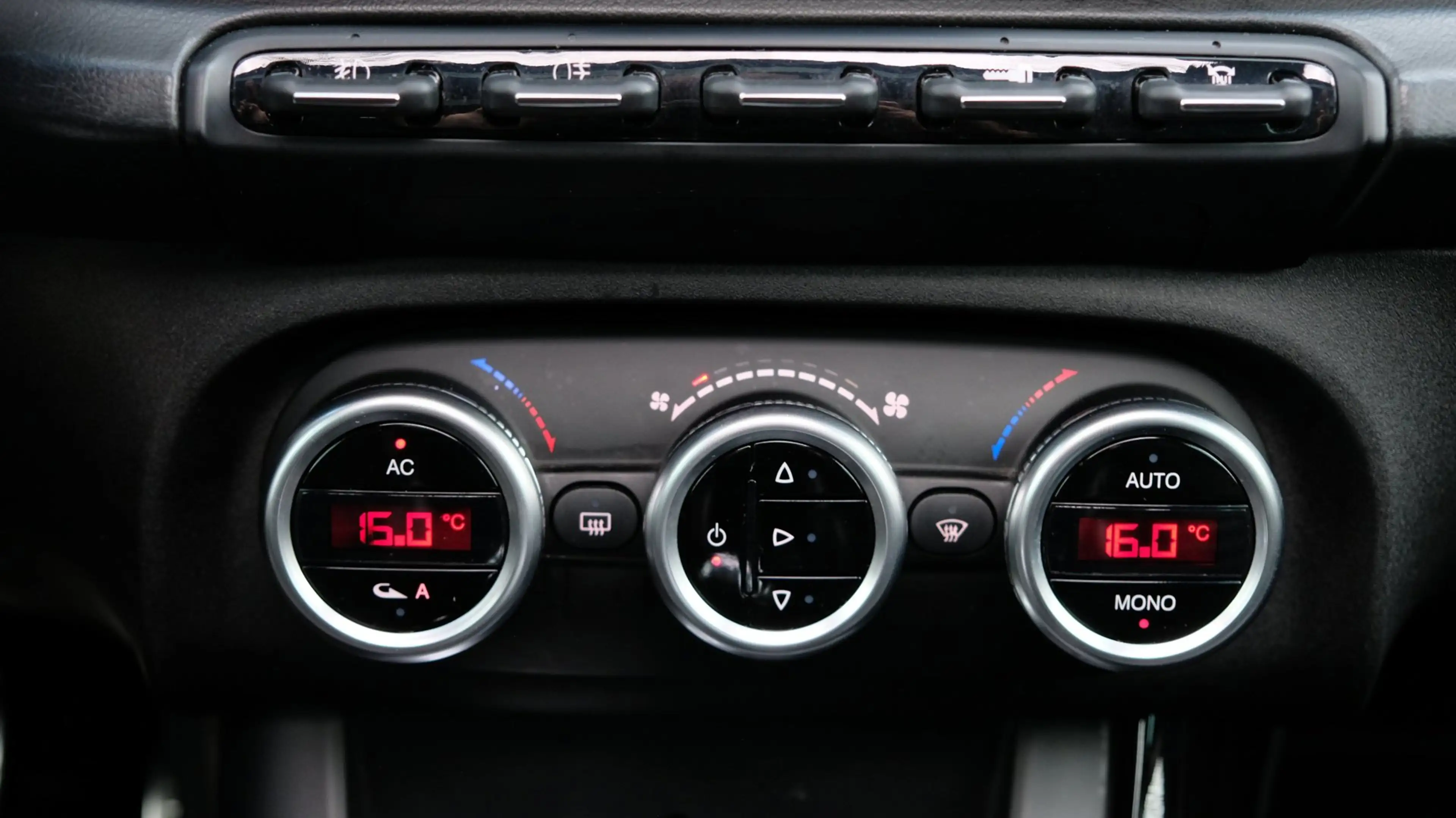 Alfa Romeo Giulietta 1.7 TBi Quadrifoglio Verde |Bose|Leder|Pano|Xenon — photo 12