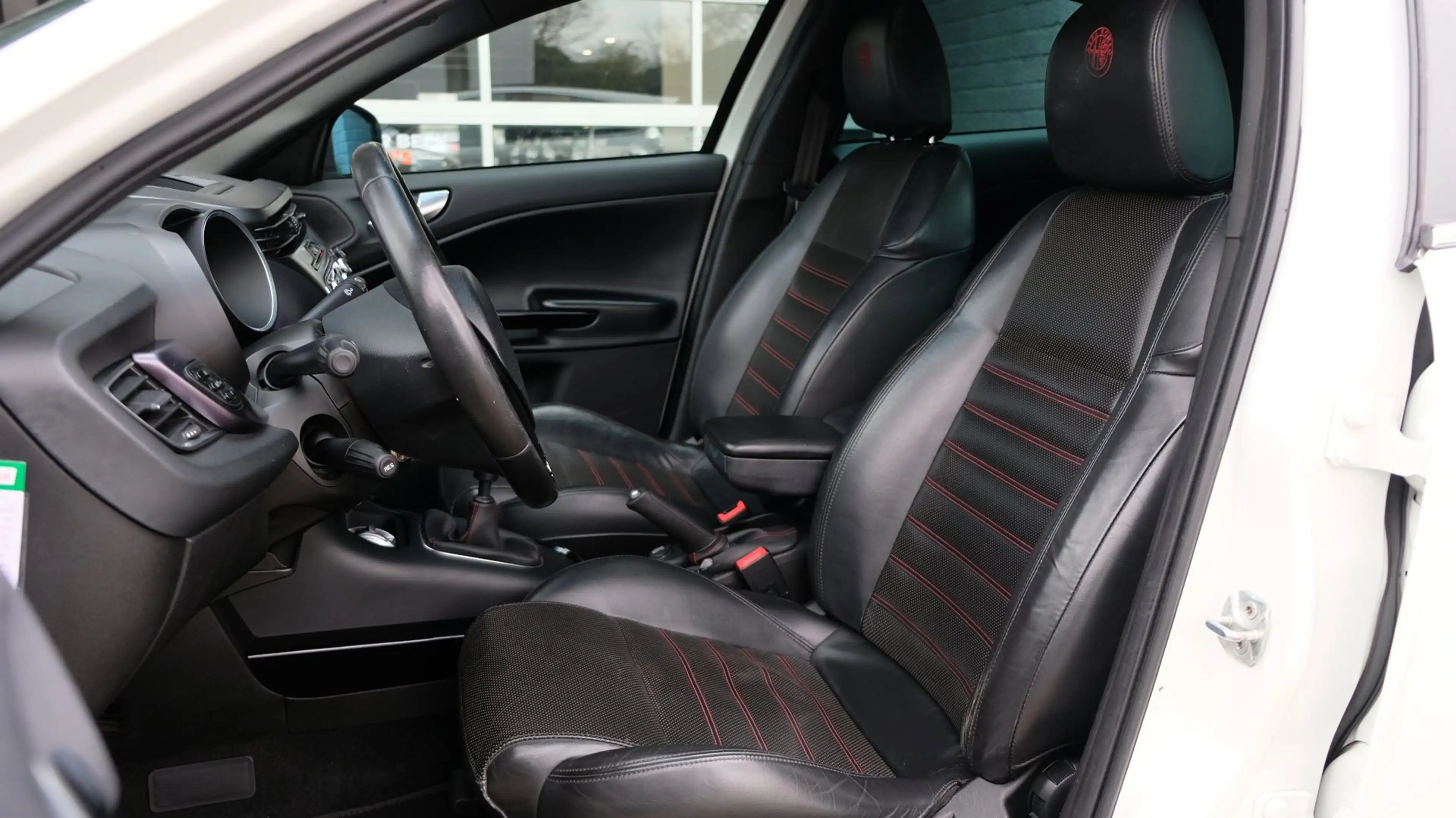 Alfa Romeo Giulietta 1.7 TBi Quadrifoglio Verde |Bose|Leder|Pano|Xenon — photo 7