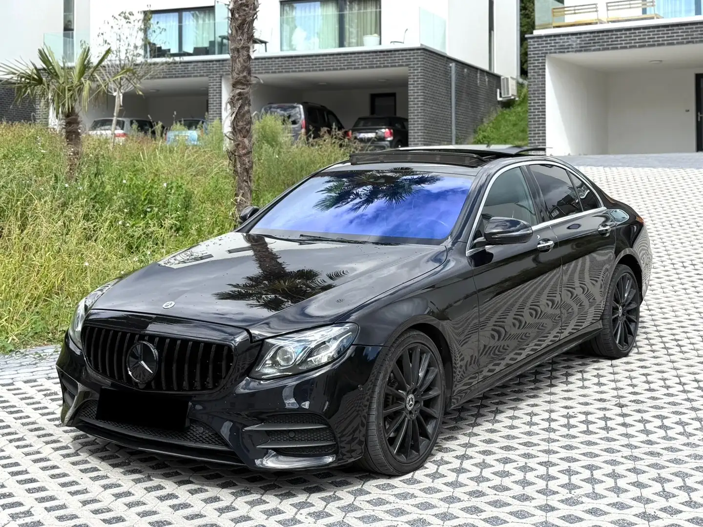 Mercedes-Benz E 220 E 220 d 9G-TRONIC AMG Line Zwart - 1