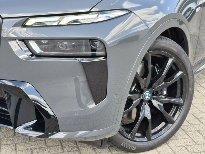 BMW X7 xDrive40d — photo 2