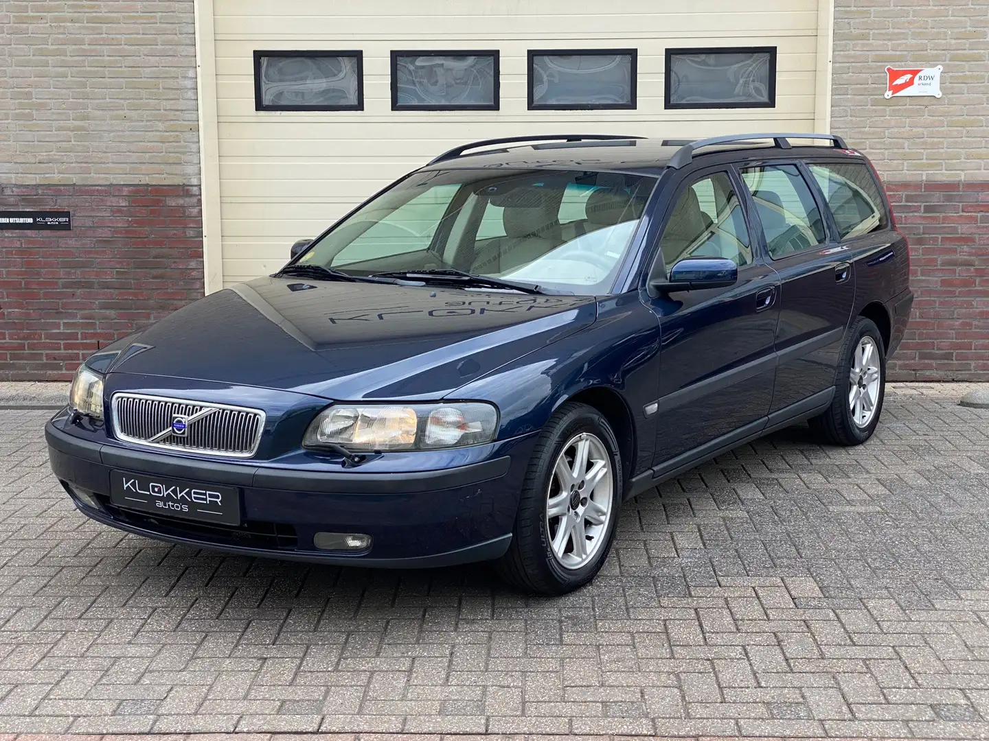 Volvo V70 2.4 Edition II 1E EIG | Nette auto | APK 08-2026 Blauw - 1
