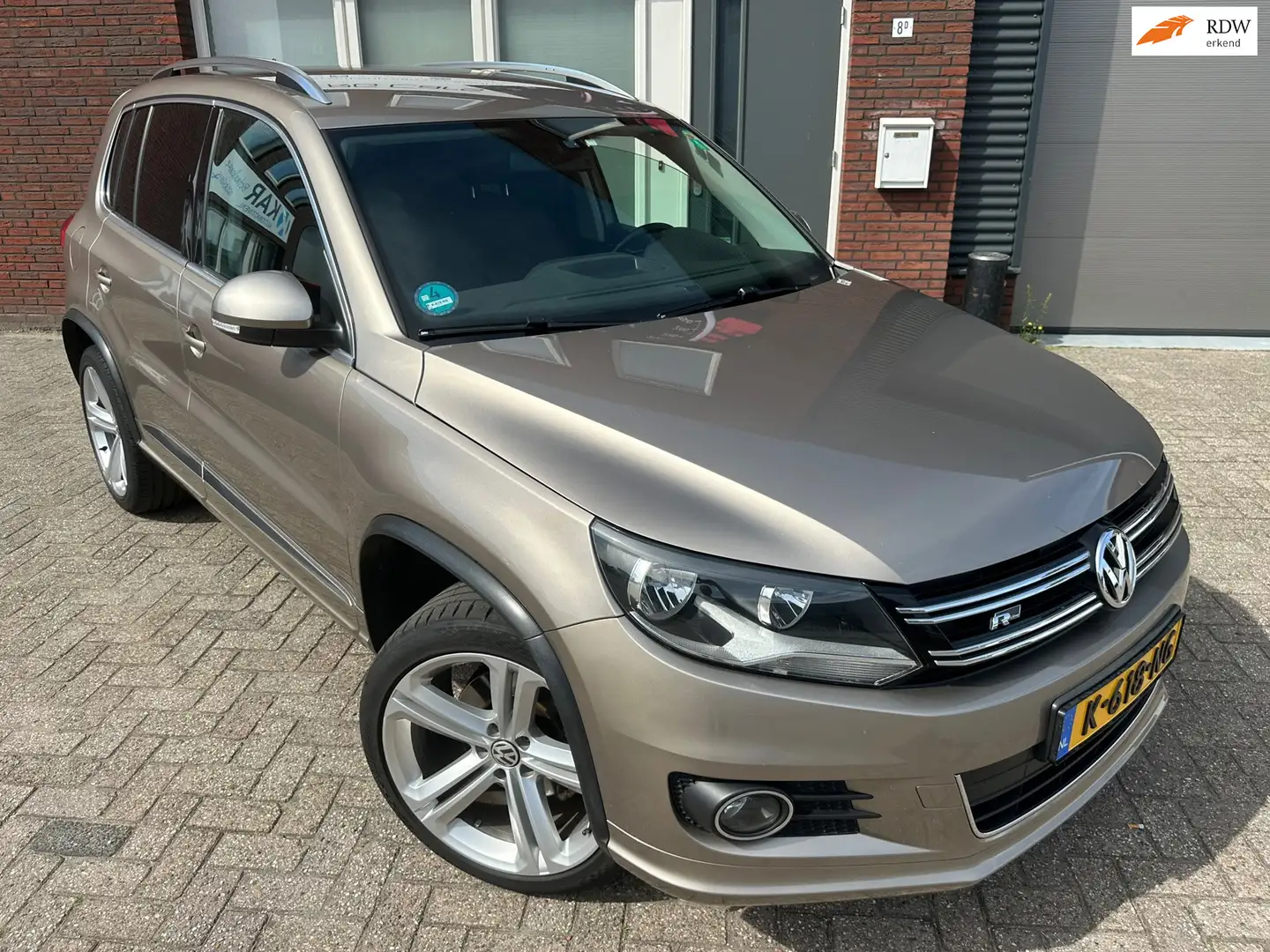 Volkswagen Tiguan 1.4 TSI Sport&Style / Carplay / PDC / Clima / Navi Geel - 1