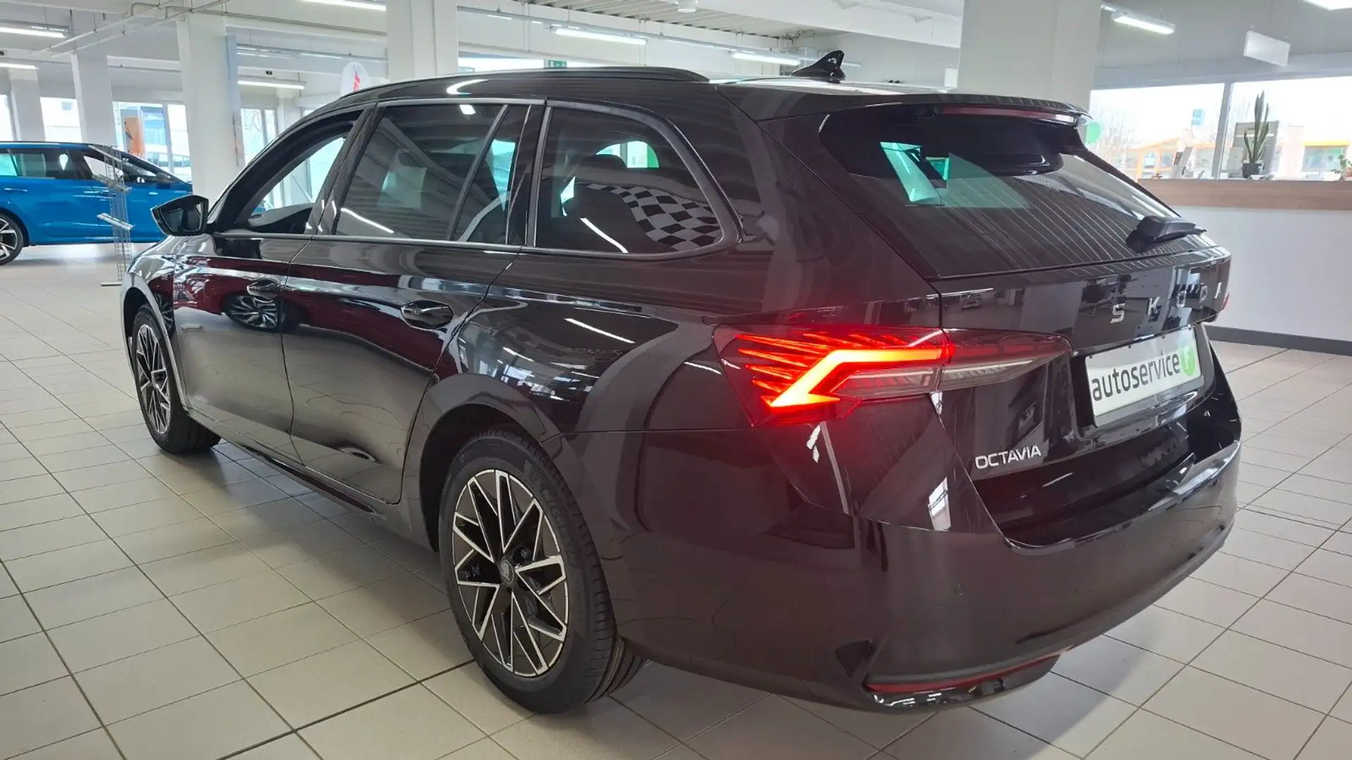 Skoda Octavia Combi 1.5 TSI Tour LED RKAM Navi EPH SHZ Schwarz - 2