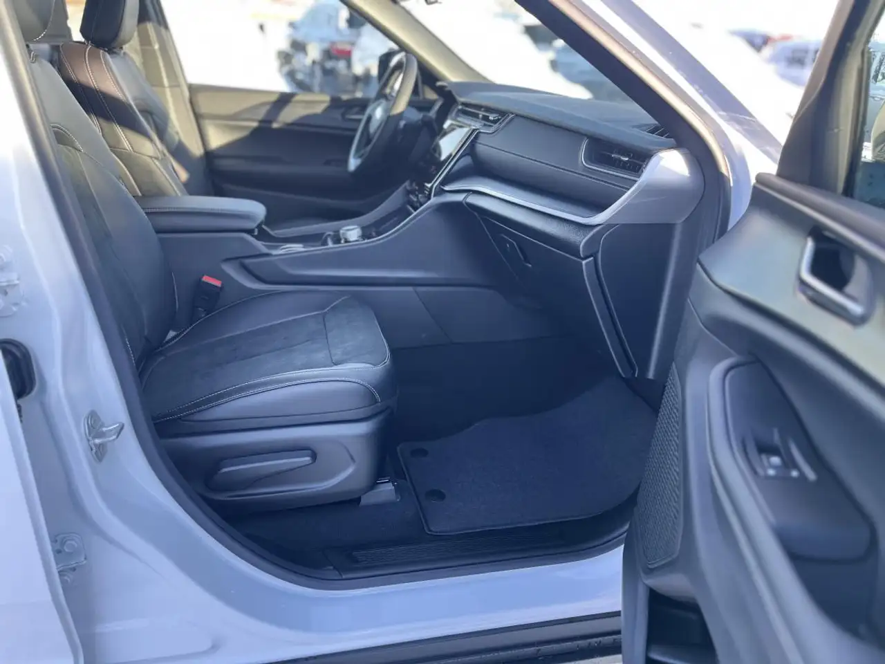 Jeep Grand Cherokee снимка Jeep Grand Cherokee