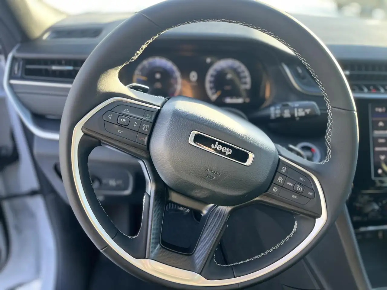 Jeep Grand Cherokee снимка Jeep Grand Cherokee