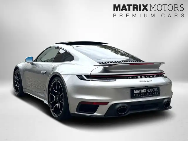 Porsche 911 view 10