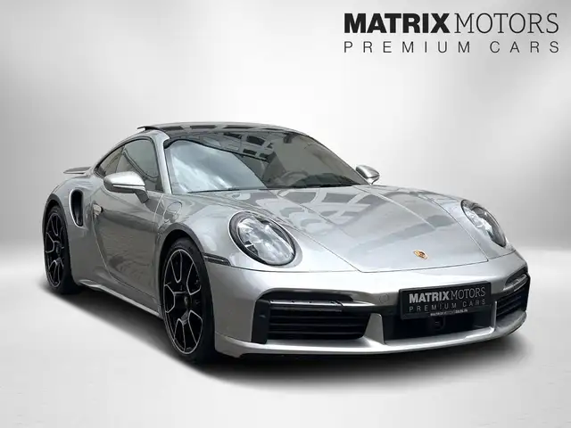 Porsche 911 view 9