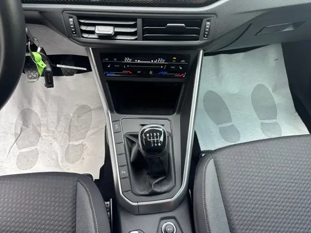 Volkswagen Taigo view 9