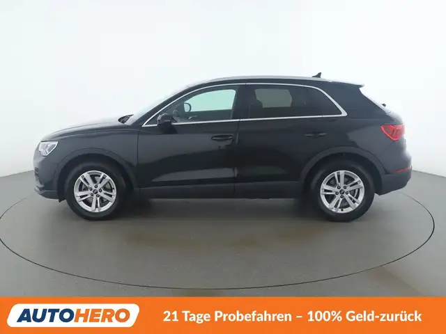 Audi Q3 view 3