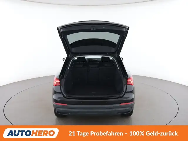 Audi Q3 view 16