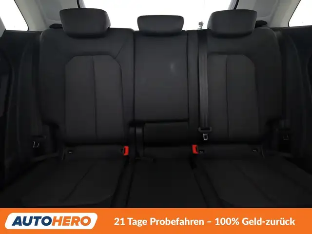 Audi Q3 view 15