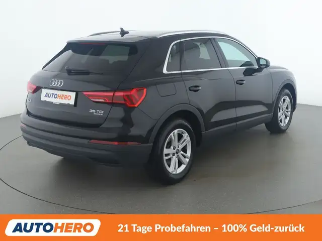 Audi Q3 view 6