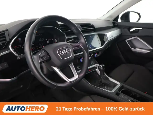 Audi Q3 view 11