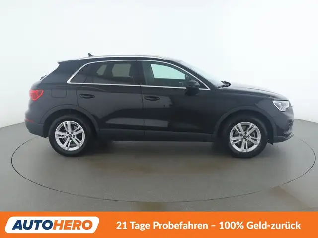 Audi Q3 view 7