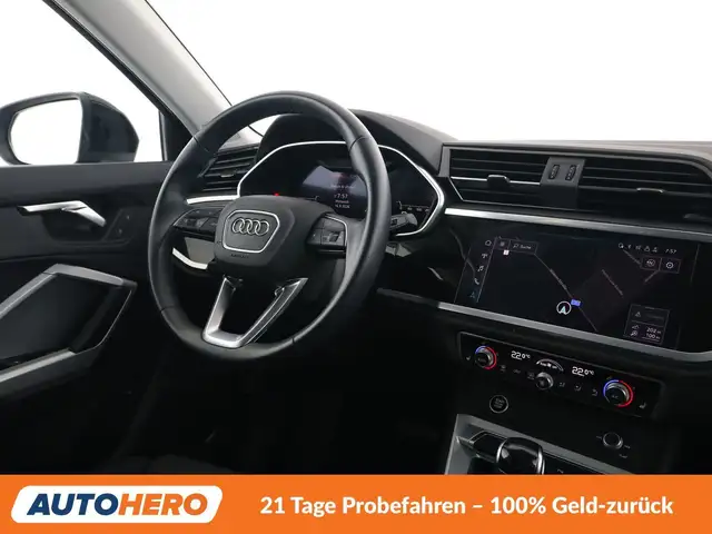 Audi Q3 view 13