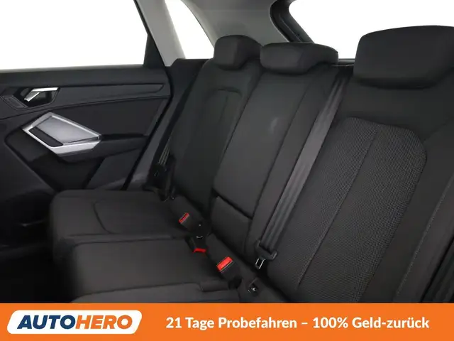 Audi Q3 view 14