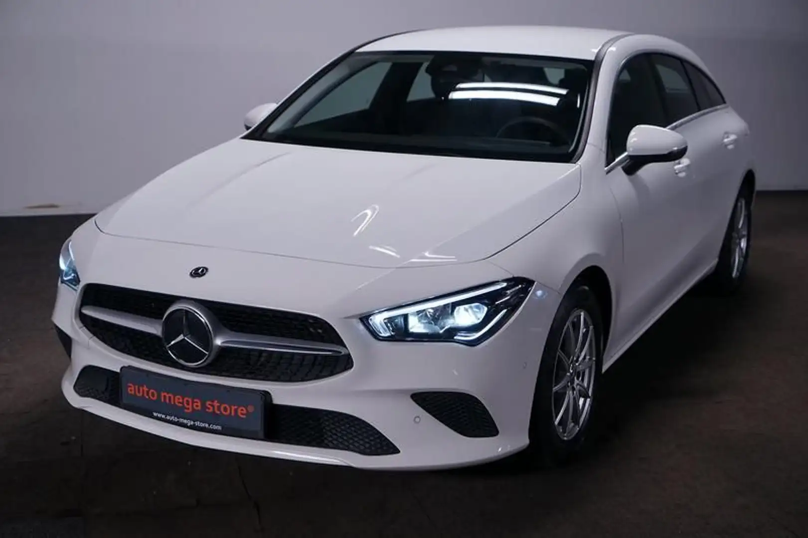 Mercedes-Benz CLA 180 1.4 Shooting Brake 7G DCT*LED*Navi*PDC*T Blanc - 1