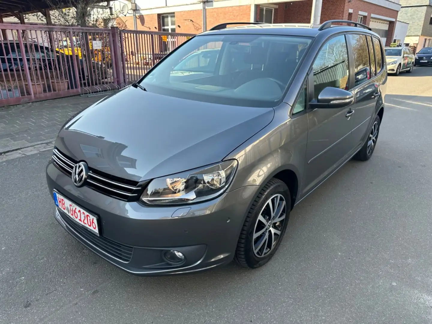 Volkswagen Touran Comfortline/EU5/AUTOMATI/7STZE/HU+AU /NAVI Grau - 1