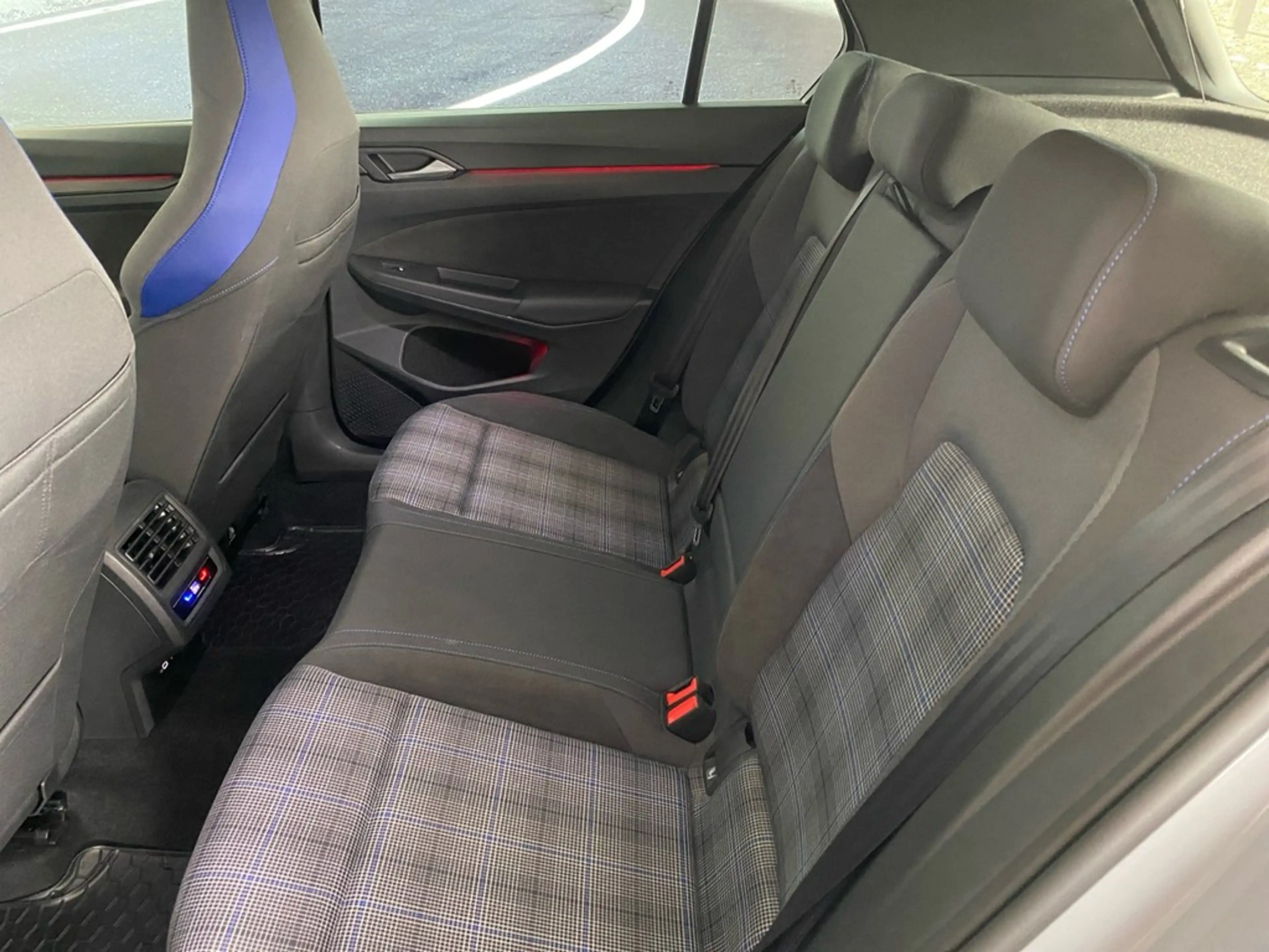 Volkswagen Golf 1.4 GTE DSG AHK+NAVI+SHZ+APP-CONNECT+18ZOLLALU+... — photo 8