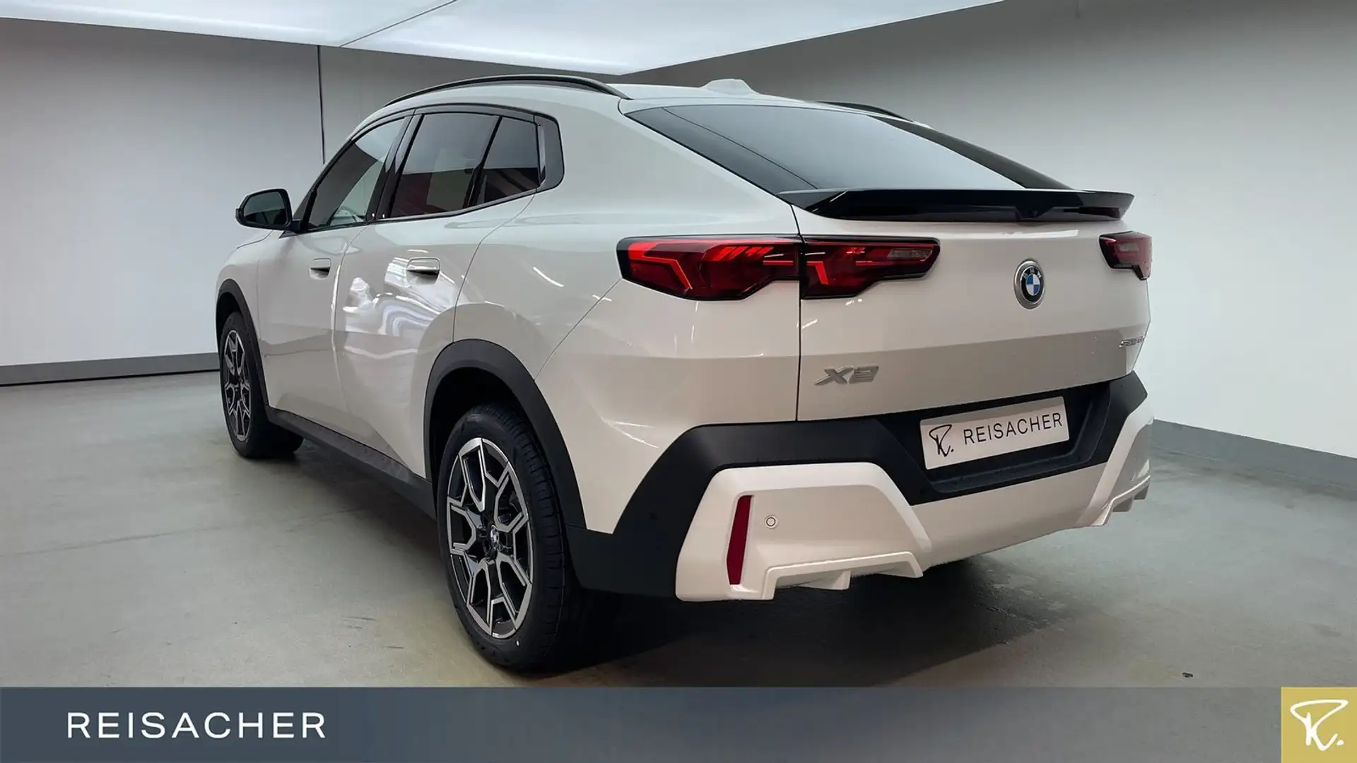 BMW X2 sDrive 20d A DA+,Autom Weiß - 2