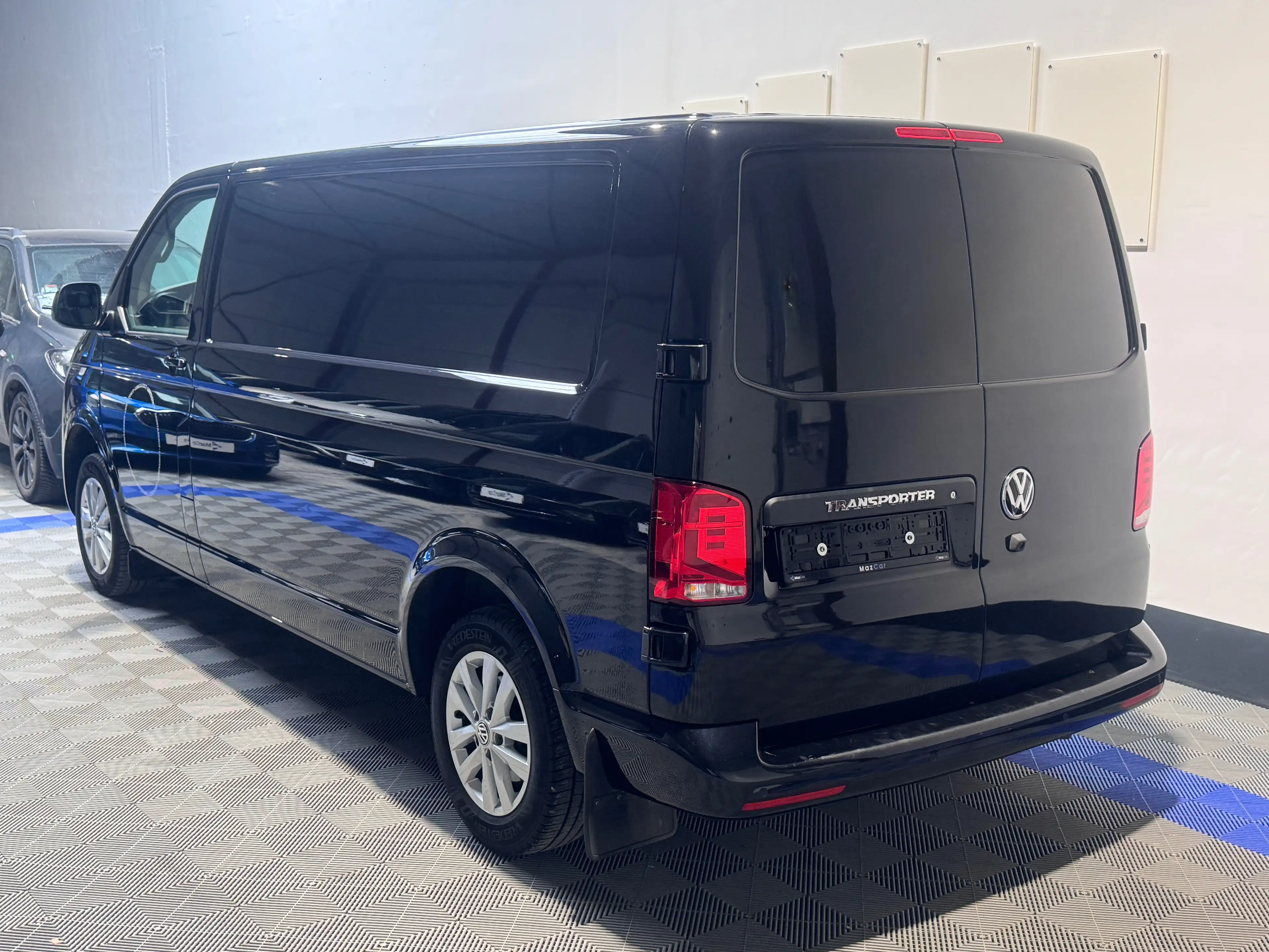 Volkswagen T6.1 Transporter 2.0 TDi SCR BMT Comfortline DSG (EU6d-T) — photo 3