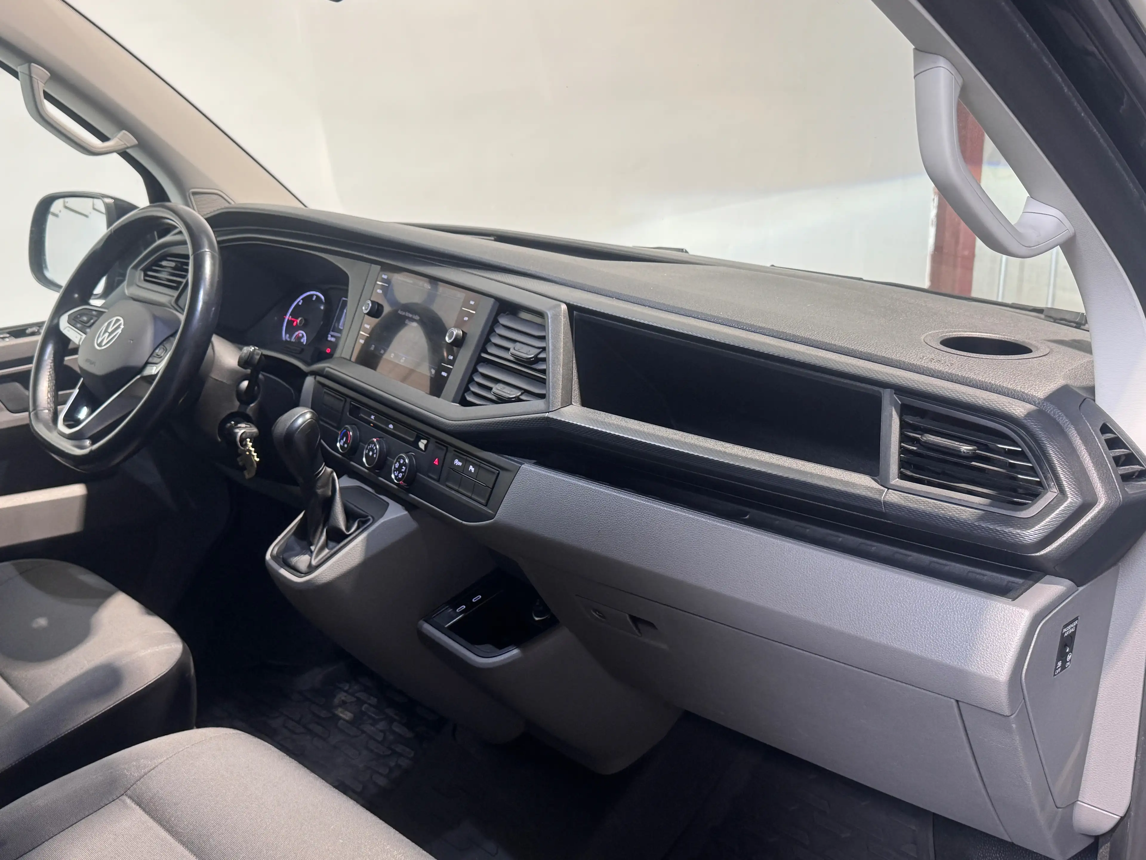 Volkswagen T6.1 Transporter 2.0 TDi SCR BMT Comfortline DSG (EU6d-T) — photo 4
