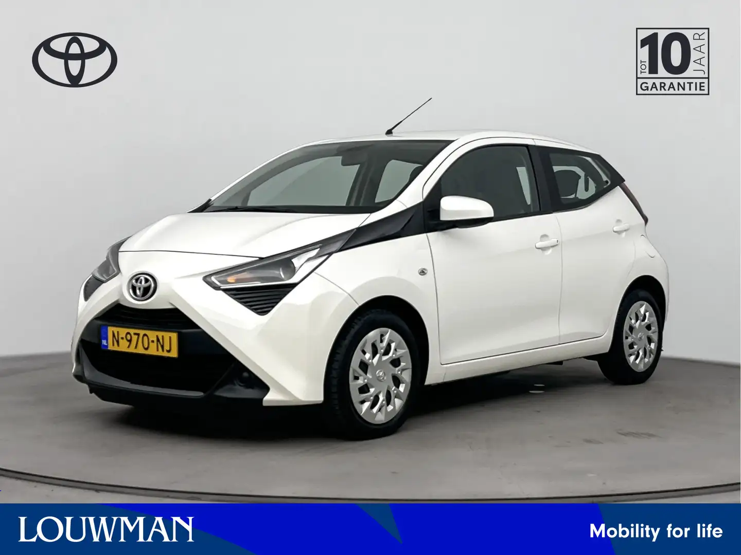 Toyota Aygo 1.0 VVT-i x-play Navi | Dealer onderhouden | Airco Wit - 1