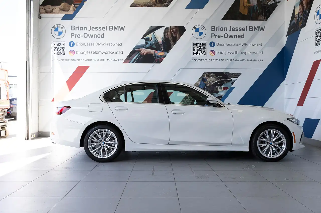 BMW 3 Series снимка BMW 3 Series