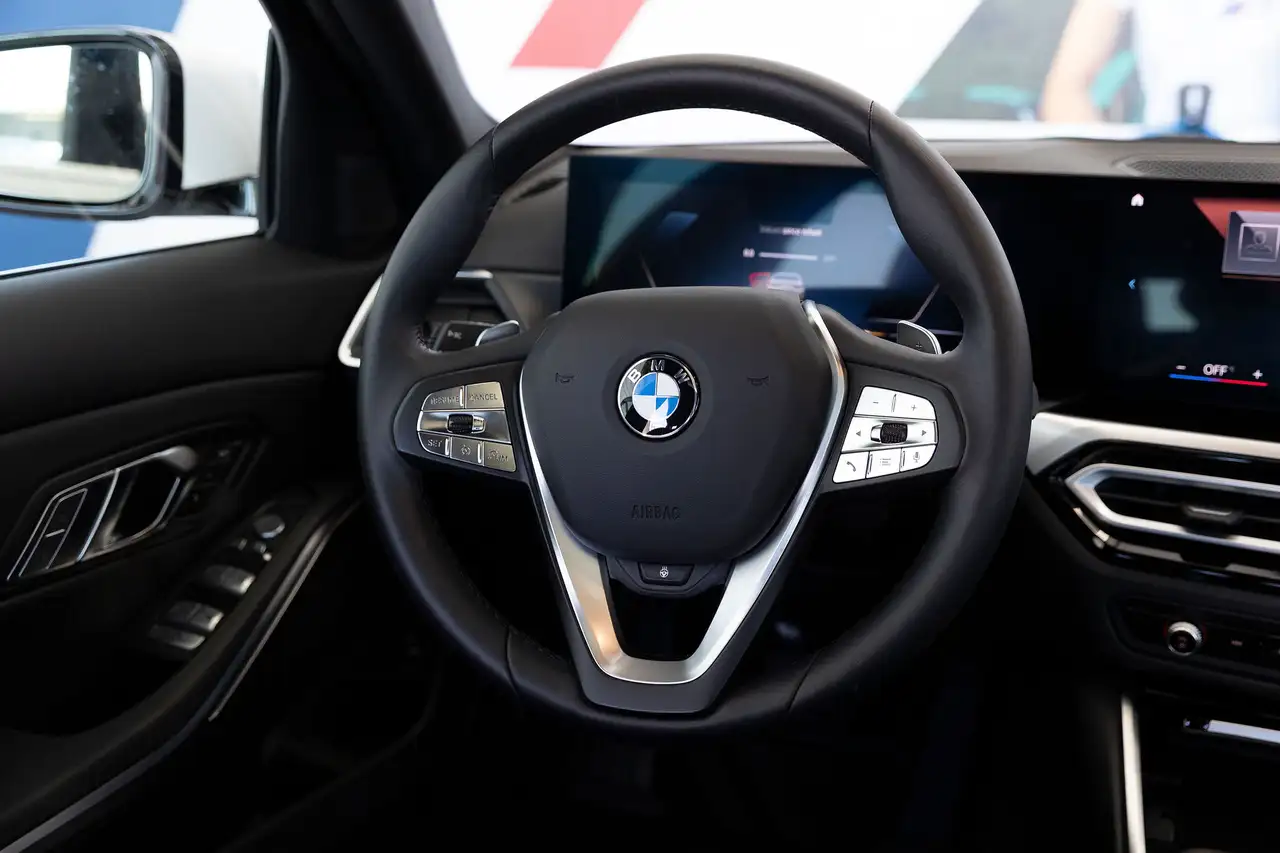 BMW 3 Series снимка BMW 3 Series