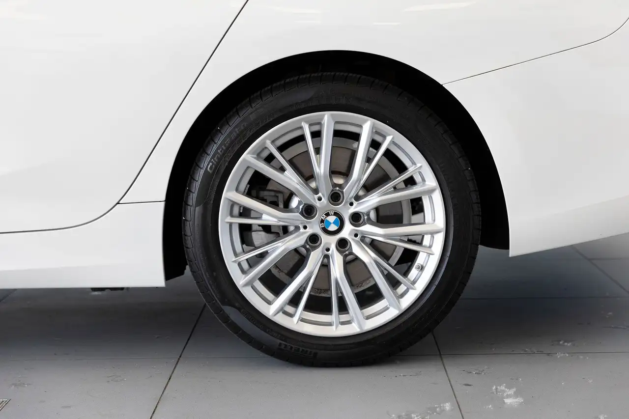 BMW 3 Series снимка BMW 3 Series