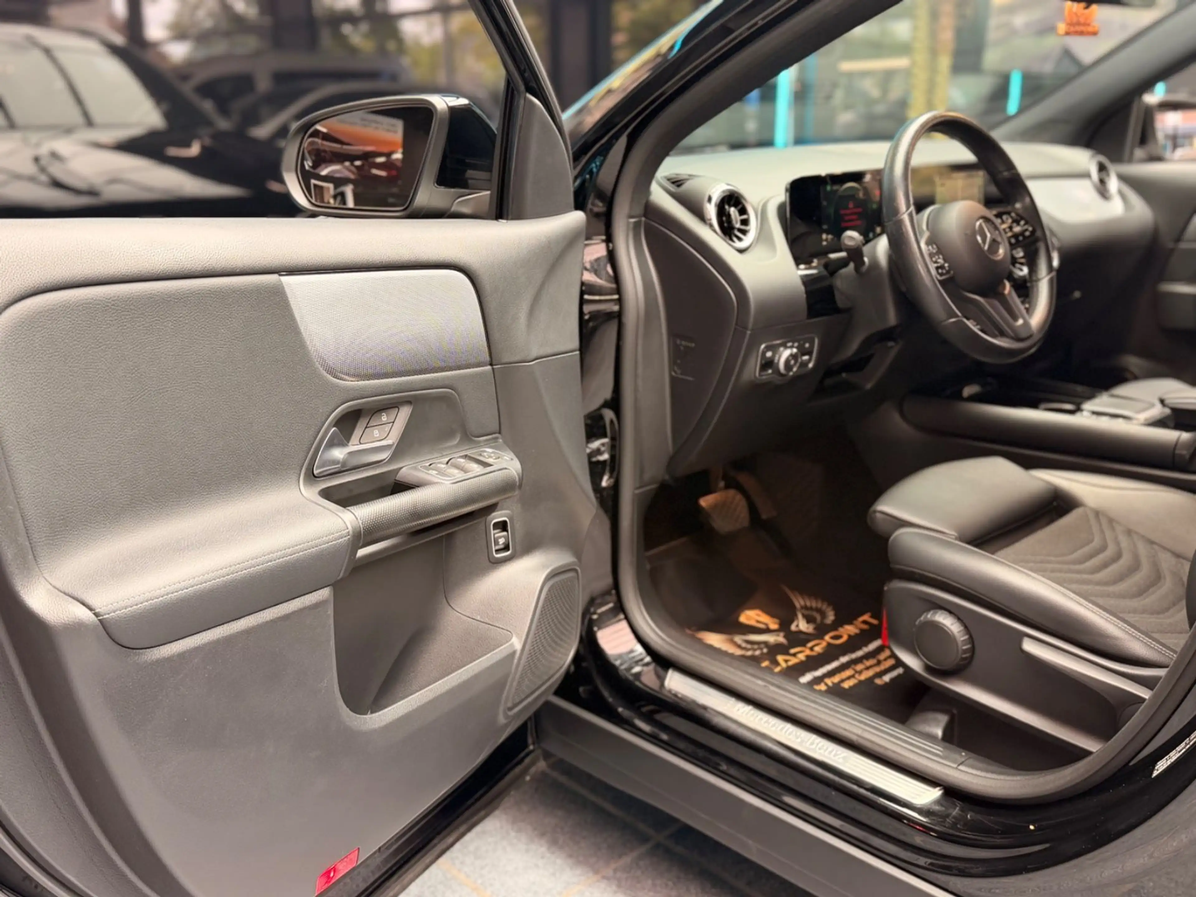 Mercedes-Benz GLA 200 LED/BT/Navi/T-Leder/AHK/Virtual/CAM — photo 15
