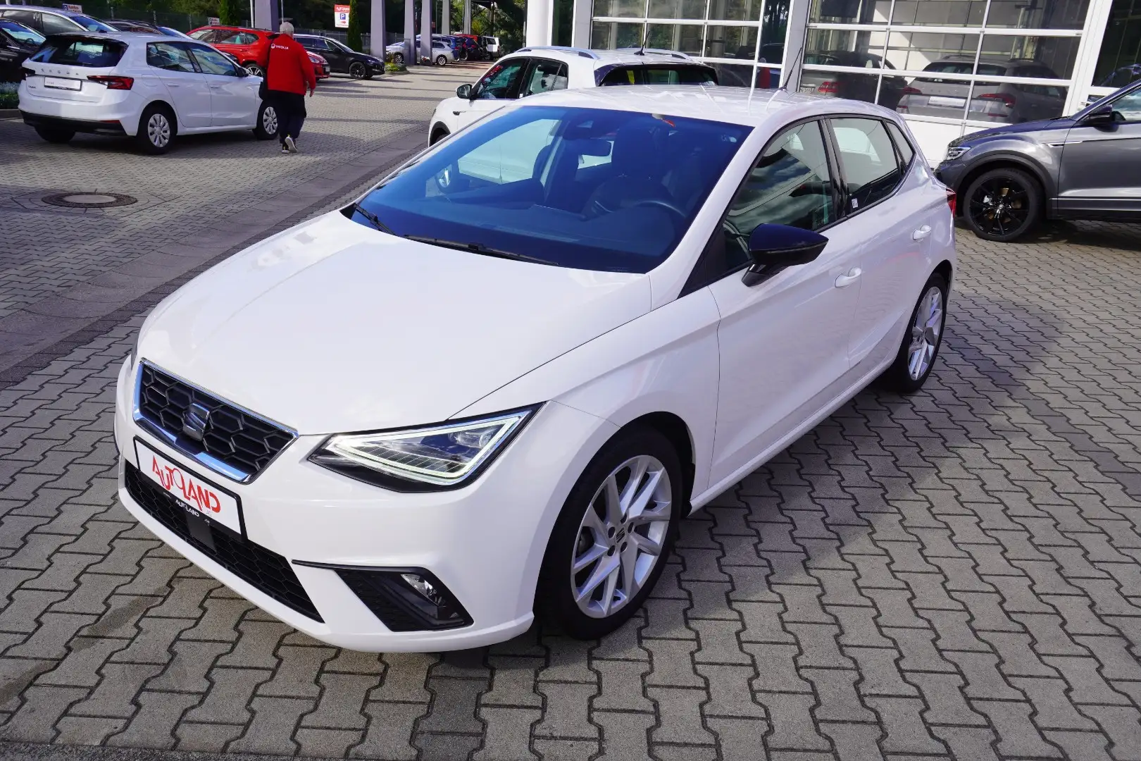 SEAT Ibiza 1.0 TSI FR VC LED Navi FullLink Sitzheizung Weiß - 2