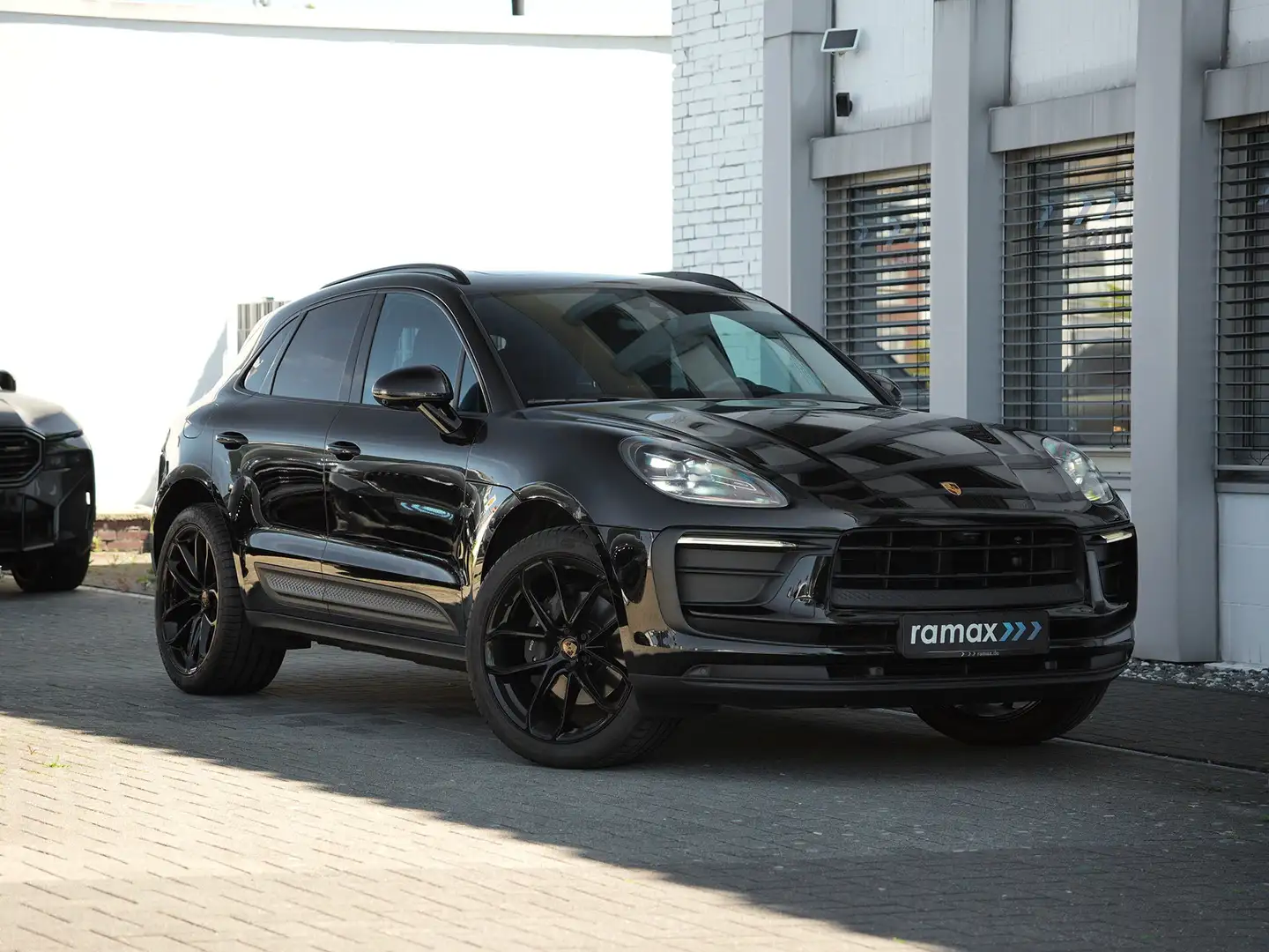 Porsche Macan 2.0 PANORAMA-SPORTSITZE-MEMORY-BOSE-360KAMERA-21GT Black - 1