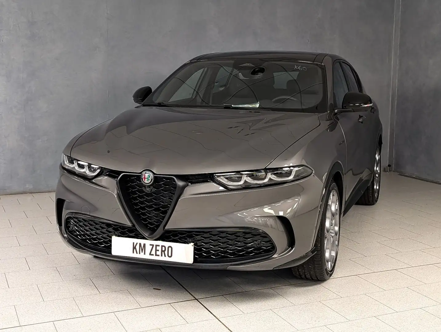 Alfa Romeo Tonale HYBRID DCT VELOCE 160CV MY25 (Tetto Apribile + Pa Šedá - 1