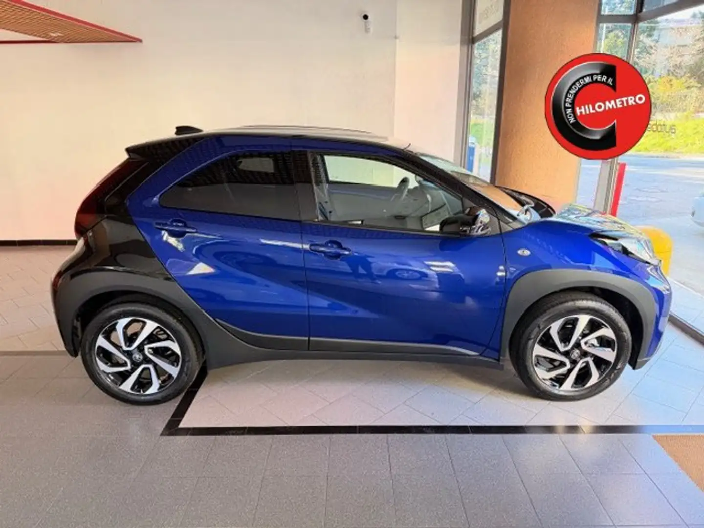 Toyota Aygo X 1.0 72cv TREND Blu/Azzurro - 1