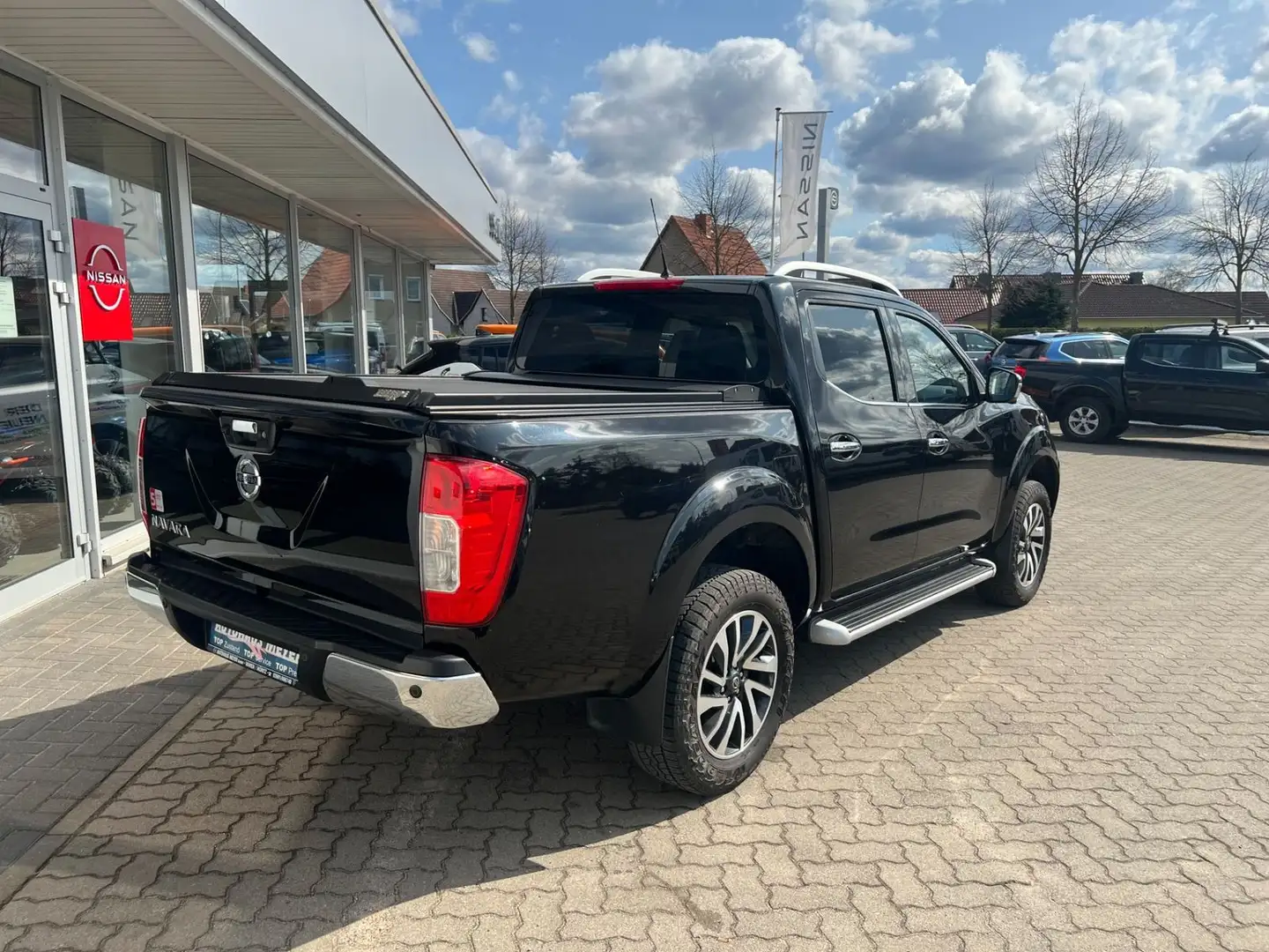 Nissan Navara NP300 4x4 2.3 dCi Tekna Double Cab (Euro Noir - 2