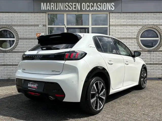 Peugeot 208 view 2