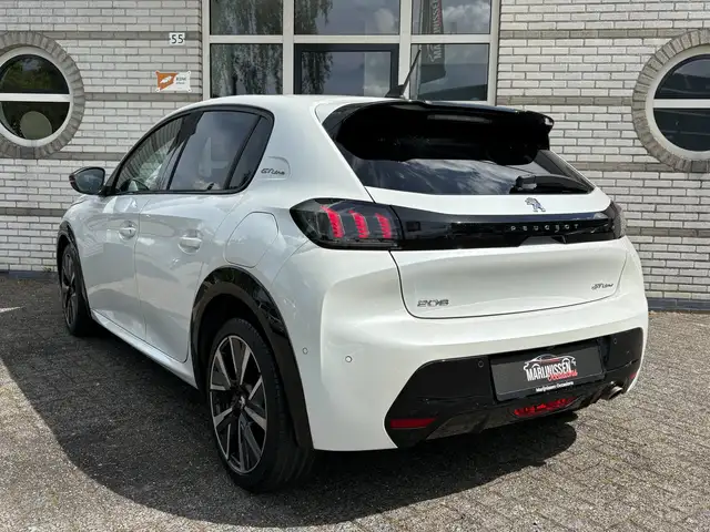 Peugeot 208 view 4