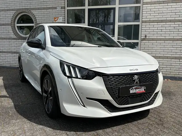 Peugeot 208 view 3