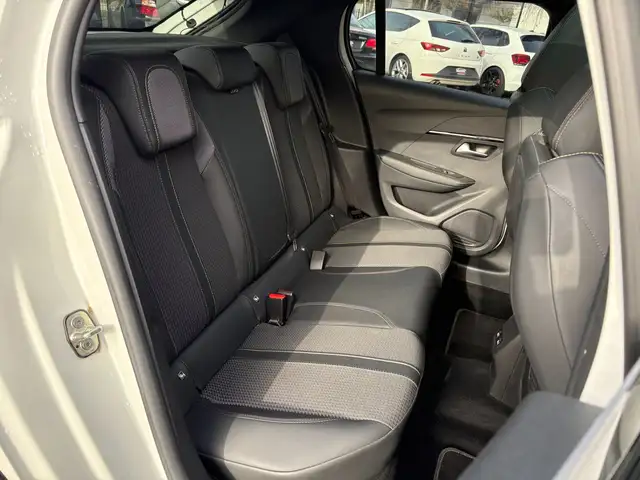 Peugeot 208 view 21