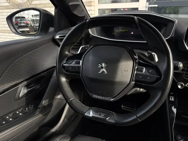 Peugeot 208 view 10