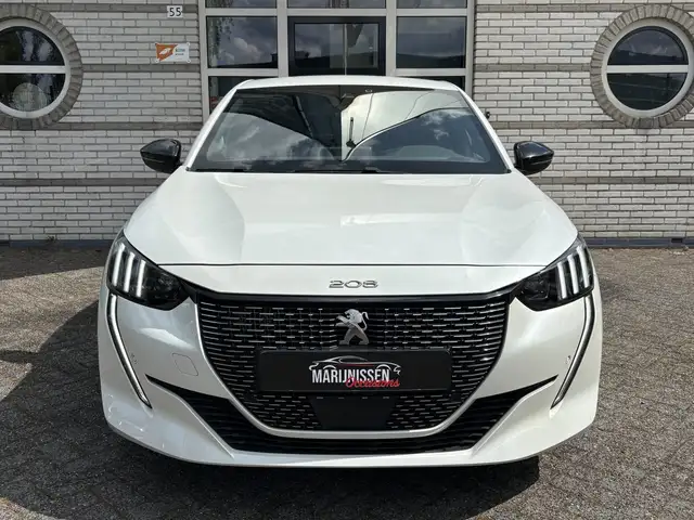 Peugeot 208 view 5