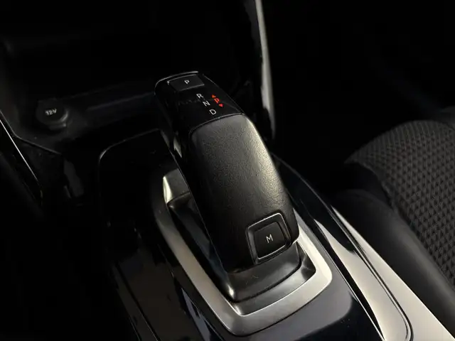 Peugeot 208 view 9